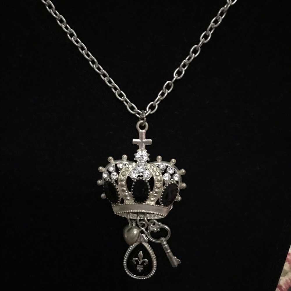 Crown necklace